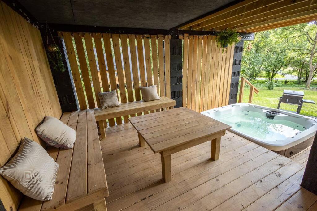 Valhalla Cabins Aframes With Hot Tubs & Sauna Cosby Екстер'єр фото